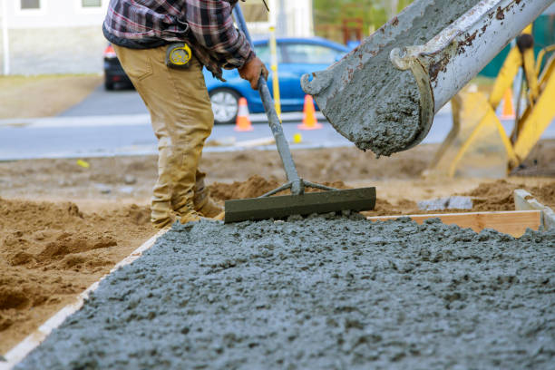Best Concrete Sidewalk Installation  in Valley Park, MO